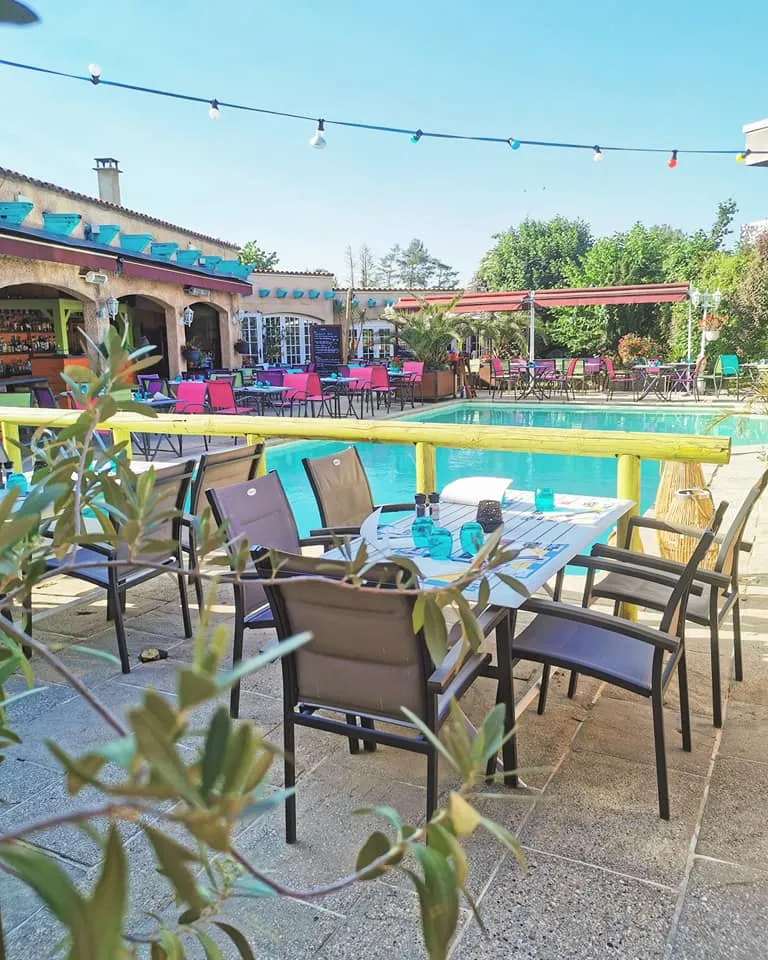 La piscine et la terrasse